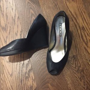 Platform open toed heels